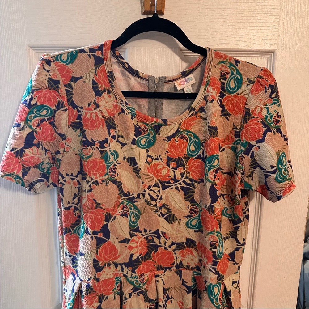 LuLaRoe Amelia- Floral Pattern